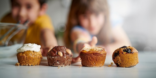 4 muffins met kokossuiker (met wortelen/appelen/peren/ blauwe bessen)