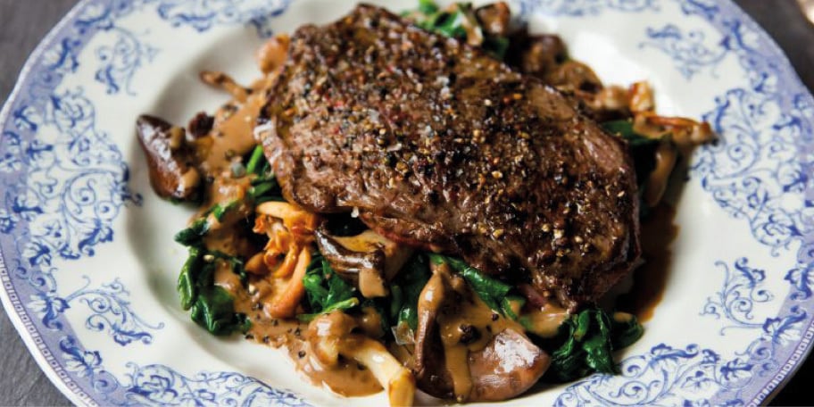 Entrecote van Black Angus in een peperkorst