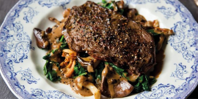 Entrecote van Black Angus in een peperkorst