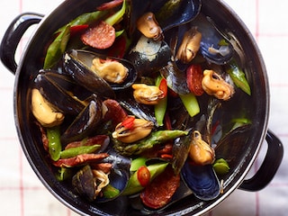 Moules aux asperges vertes et au chorizo