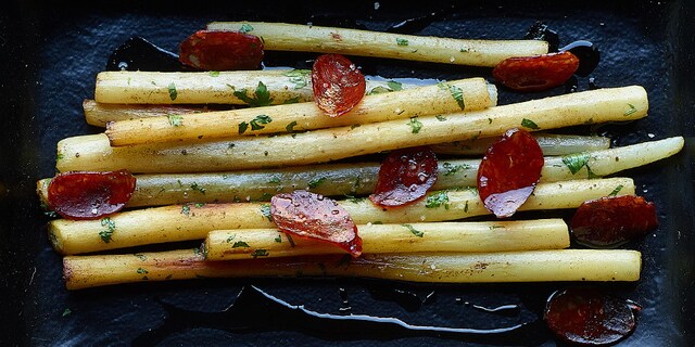 Schorseneren met chorizo-olie