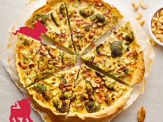 Quiche aux brocolis, lardons et noix de cajou