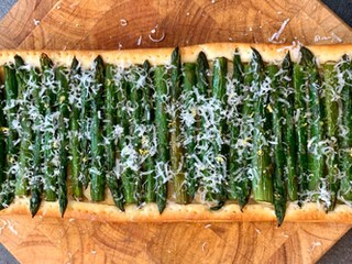 Groene aspergetaart met parmigiano 