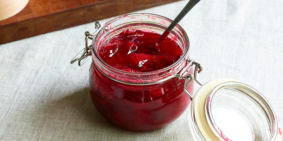 Confiture de prunes au romarin