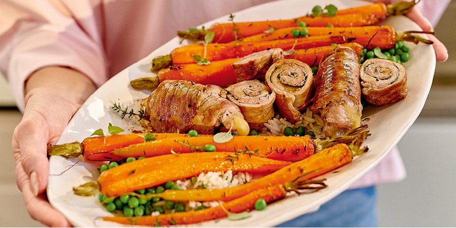 Piccata de veau, petits pois et carottes rôties