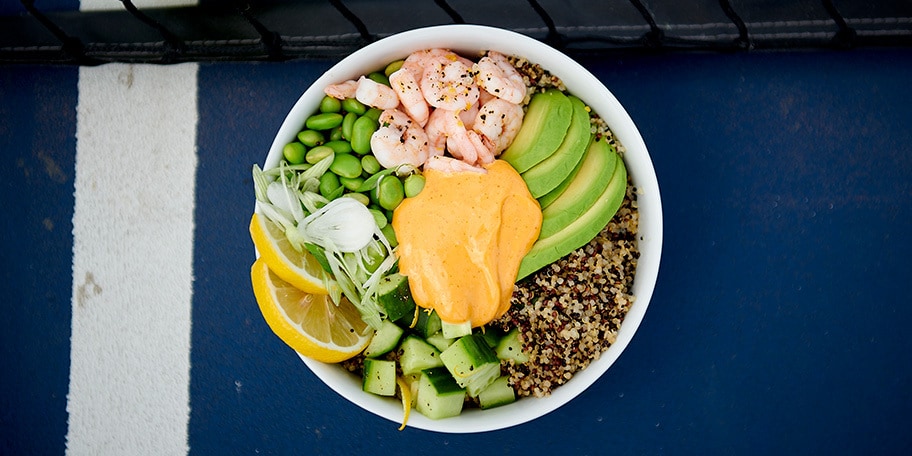 Poké bowl met scampi