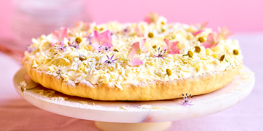 Tarte à la rhubarbe, fraises, mascarpone et chocolat blanc