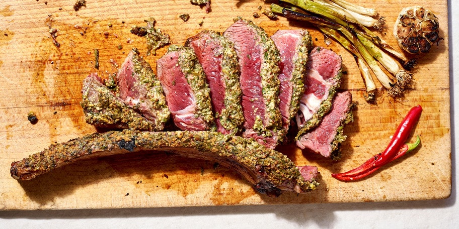 Tomahawk d’Irlande grillé en croûte de moutarde et herbes