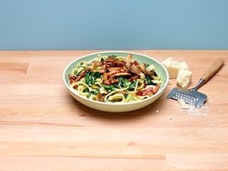 Tagliatelle met oesterzwammen, spinazie en spek