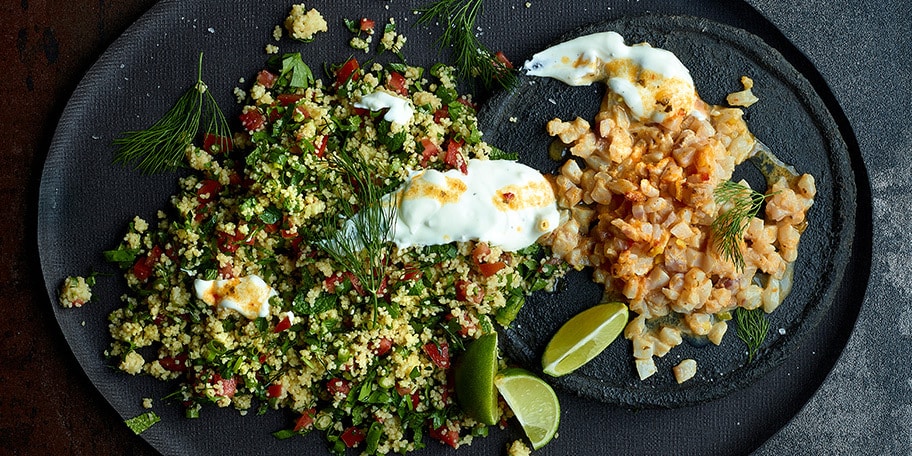 Gemarineerde zeebaars met yoghurtsaus en een bulgursalade