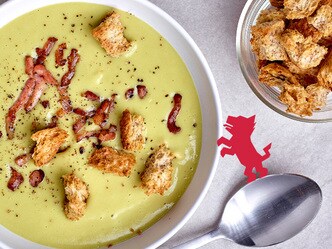 Soep met spruitjes, amandelen en ricotta