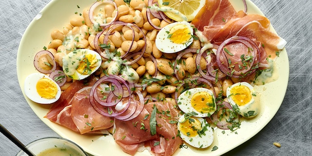 Salade de haricots blancs au prosciutto, dressing à l’estragon