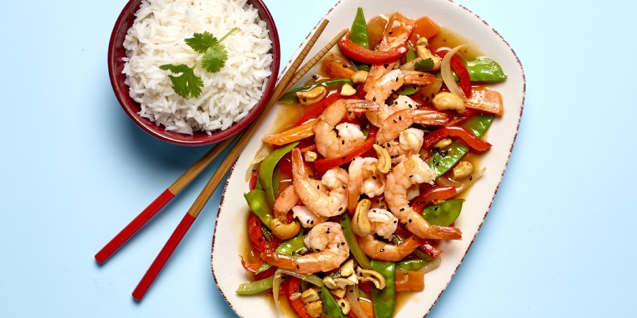 Crevettes et légumes sautés à l’aigre-doux, riz blanc 