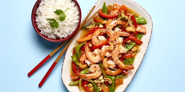 Crevettes et légumes sautés à l’aigre-doux, riz blanc 
