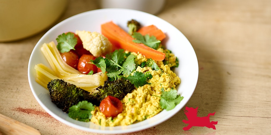 Scrambled tofu met geroosterde groenten