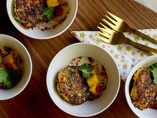 Croquettes de crabe à la mangue, sauce coco à la citronelle