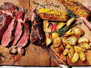 Tomahawk op de barbecue