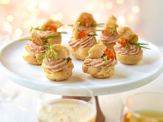 Petits choux à la mousse de saumon