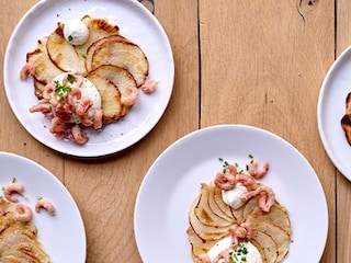 Galettes de navets glacés, chantilly au citron et crevettes grises