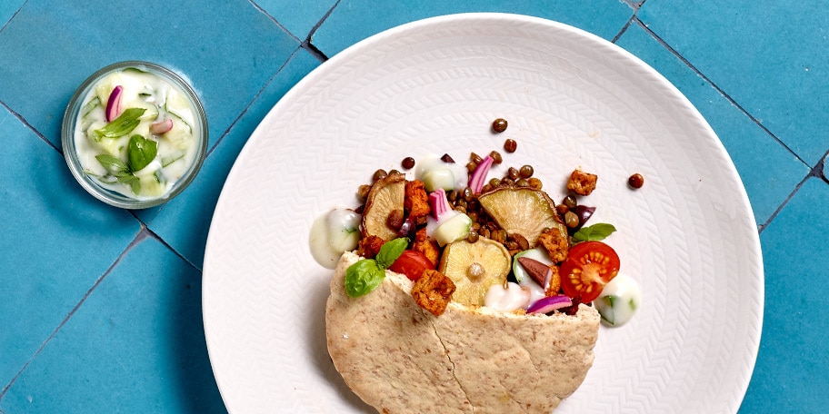 Veggie pita’s met tofoe, linzen en shiitake‘s, komkommersaus