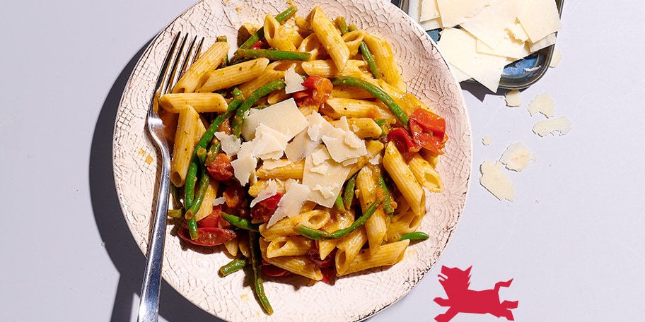 Penne au pesto, tomates cerise et haricots verts