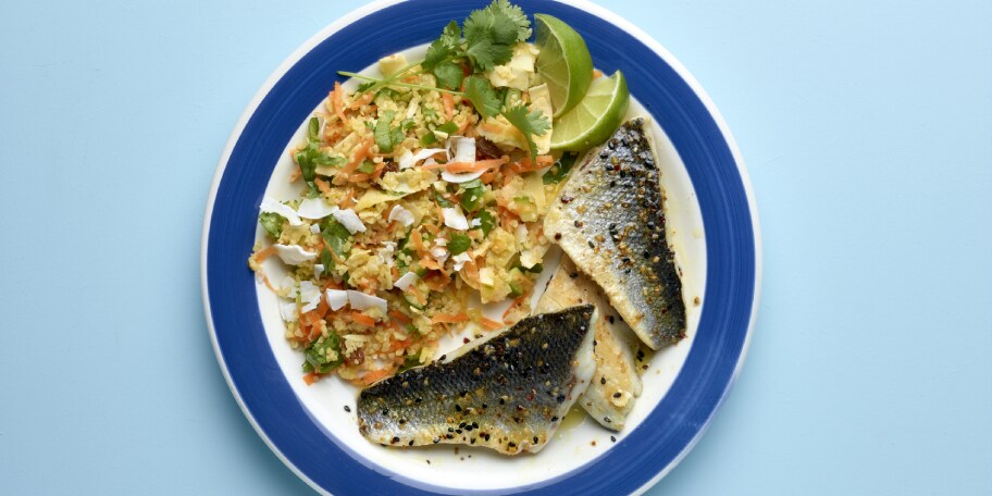 Gegrilde zeebaarsfilet met bulgur, komkommer en kokos  