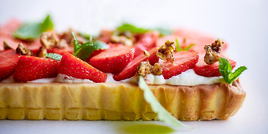 Aardbeiencroûte met munt en pistachenoten