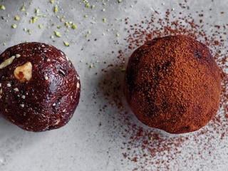 Power balls met dadels, cacao en amandelen