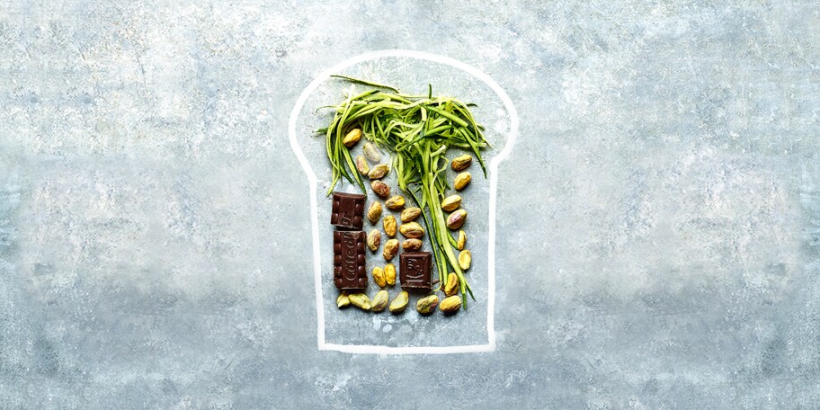 Cake met chocolade, courgette en pistachenoten