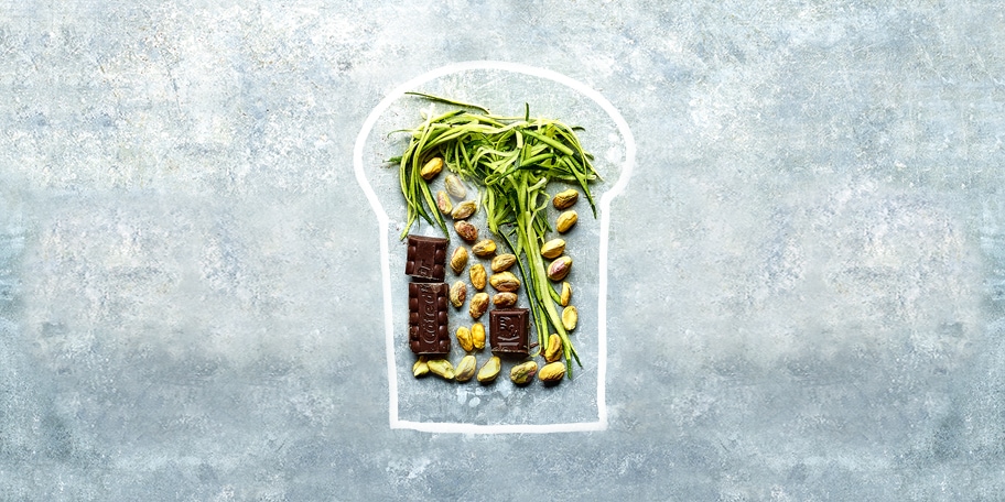 Cake met chocolade, courgette en pistachenoten