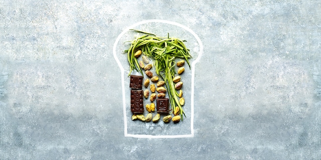 Cake met chocolade, courgette en pistachenoten