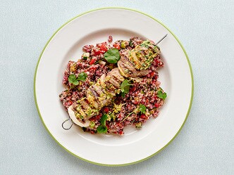 Brochettes de bœuf parfumées et salade tiède de quinoa