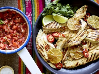 Pollo con salsa pico de gallo