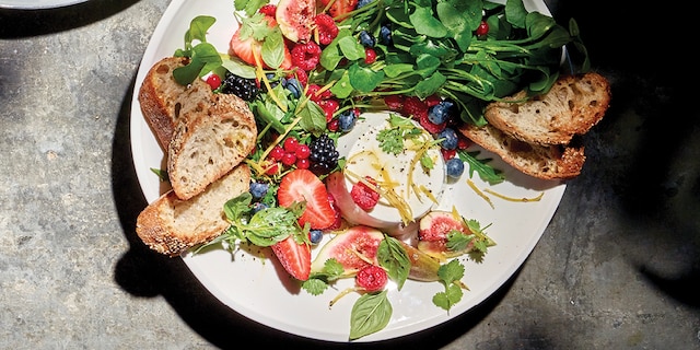 Zomerse fruitsla, ricotta met citroen en Szechuanpeper