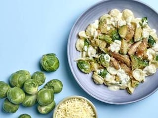 Orecchiette au poulet et aux choux de Bruxelles   