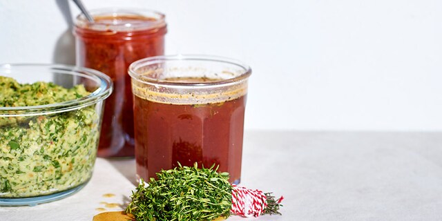 Marinade-dip met knoflook, ansjovis en gedroogde tomaten