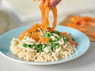 Parelcouscous met venkel en gerookte zalm