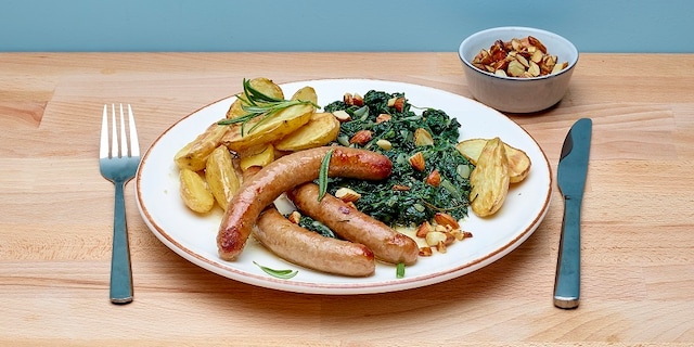 Chipolatas au miel et épinards aux amandes