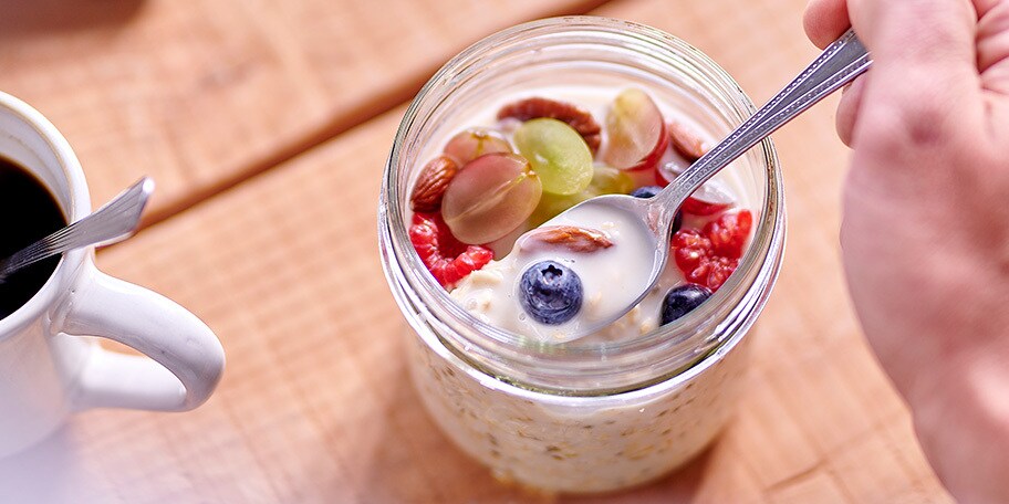 Overnight porridge met seizoensfruit