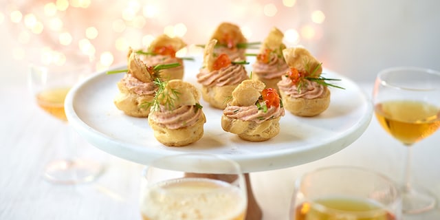 Petits choux à la mousse de saumon