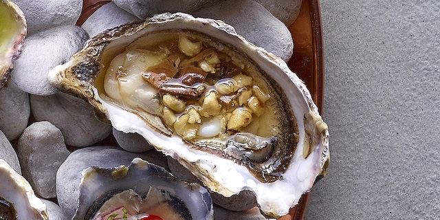Huîtres aux truffes et noisettes