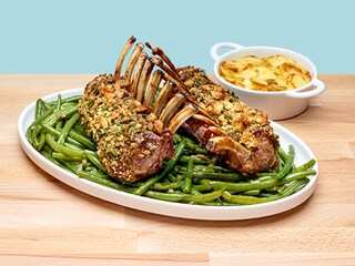 Lamskroon met peterseliecrumble, gratin dauphinois en sperziebonen Plat National