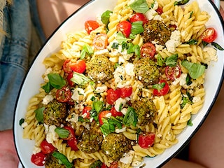 Spirelli met falafels, feta en datterinotomaten