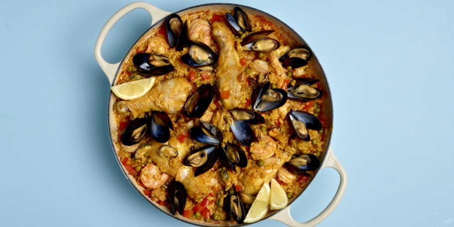 Paella aux moules, poulet et scampis