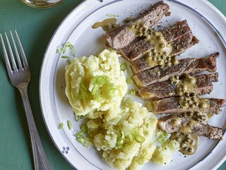 Entrecotes met groene peper en whisky, duo van puree