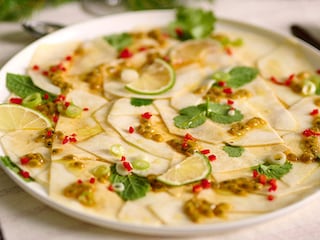 Carpaccio de céleri-rave au citron vert et salsa aux fruits de la passion