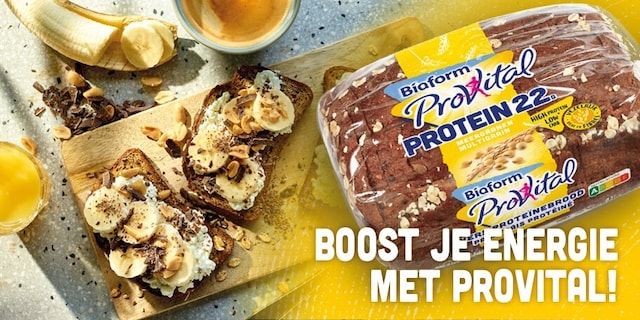 Feestontbijt met proteïnebrood, pinda en pure chocolade