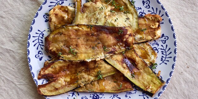 Krokante aubergines met honing