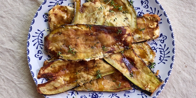 Krokante aubergines met honing