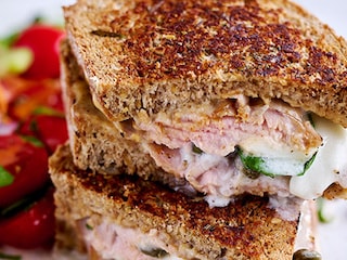 Croque au&nbsp;vitello&nbsp;tonnato&nbsp;et à la mozzarella